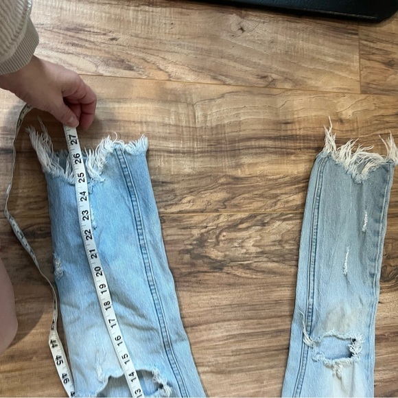 Abercrombie & Fitch High Rise Mom Jean Destroyed Ripped Frayed Hem - Picture 9 of 13